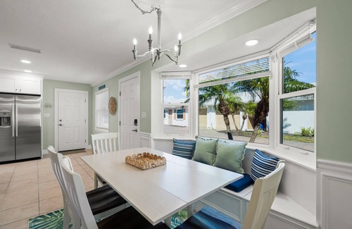 Siesta Key Condo | Modern Crystal Sands Villa: Private Beach, 2 Heated Pools, Steps to Crescent Beach & Siesta Key Fun