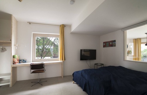 Schondorf am Ammersee House | Modern design apartment with lake view and garden sauna house