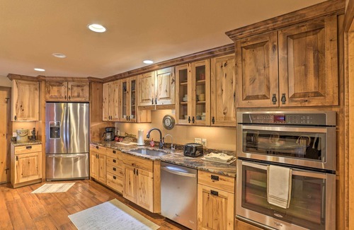 Deadwood Apartment | Modern Deadwood Apt with Mountain Views & Grill!