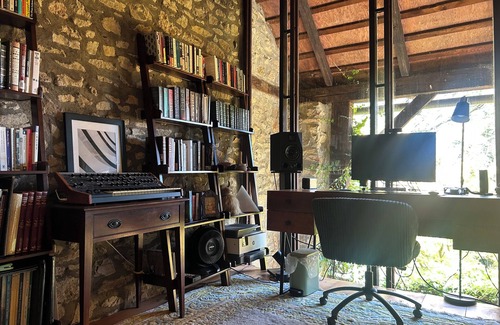 Finesville House | Modern Design Close to the City, Far from Reality