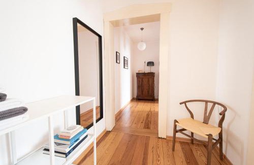 Weimar Apartment | Modern design im klassischem Altbau