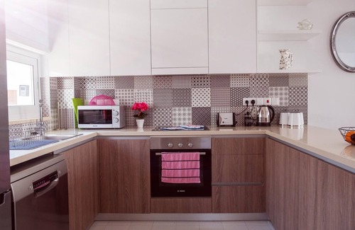 Peyia Town Villa | Modern detached Villa, 3 double beds, private pool, 5 min drive to Coral Bay