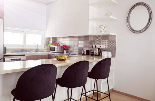 Peyia Town Villa | Modern detached Villa, 3 double beds, private pool, 5 min drive to Coral Bay