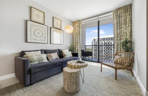 Doral Apartment | Modern Doral Condo w Free Parking