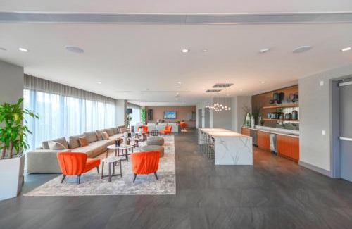 Doral Apartment | Modern Doral Condo w Free Parking