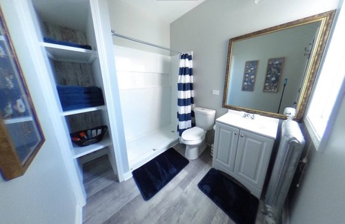 Whiting Apartment | Modern Downtown 1 Bedroom 5 min from the Beach!