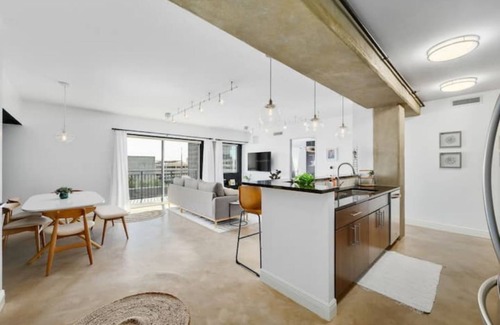 Red River Cultural District Condo | Modern downtown 1-bedroom condo with patio