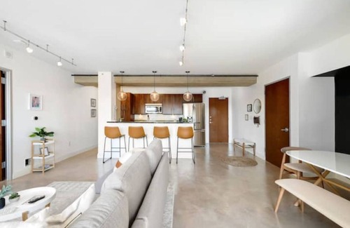 Red River Cultural District Condo | Modern downtown 1-bedroom condo with patio