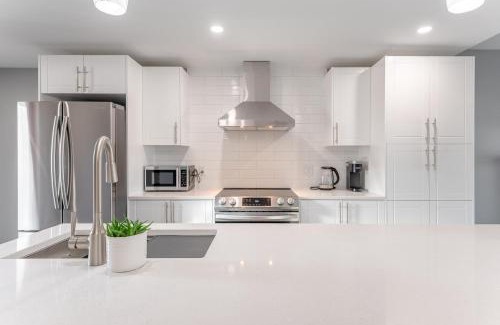 Yellowknife Apartment | Modern Downtown 3BR 2B Home