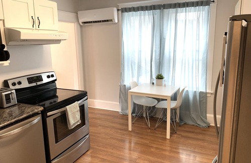 Downtown Apartment | Modern downtown apartment near restaurants/bars