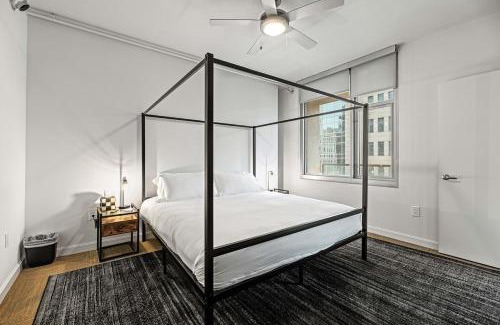 Downtown Dallas Apartment | Modern Downtown Dallas City View High-Rise, Free Parking, Pool, Gym