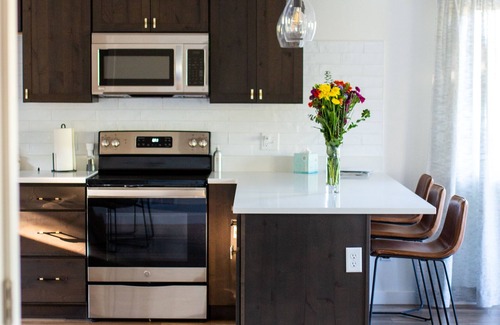 Bozeman House | Modern Downtown Getaway - Walk Everywhere