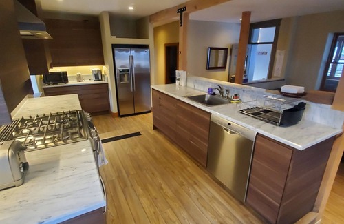 Silverton House | Modern Downtown Loft in Heart of Silverton