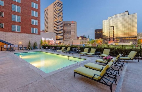 Uptown District Apartment | Modern Downtown Luxury Apartment