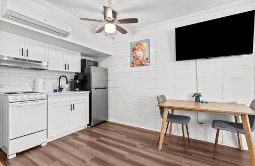 St. Petersburg - Clearwater Apartment | Modern Downtown St Petersburg Studio Pet-Friendly Affordable!
