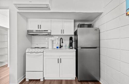 St. Petersburg - Clearwater Apartment | Modern Downtown St Petersburg Studio Pet-Friendly Affordable!
