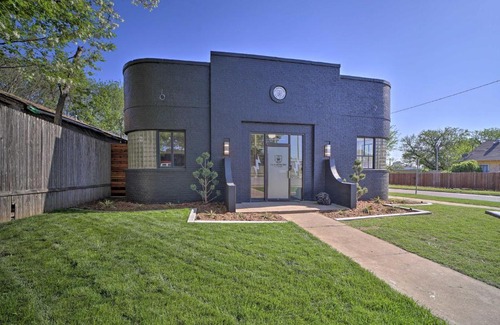 Tulsa House | Modern Downtown Tulsa Friend Pad with Games!
