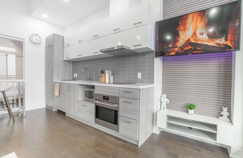 Markham Condo | Modern Downtown Unionville Stay