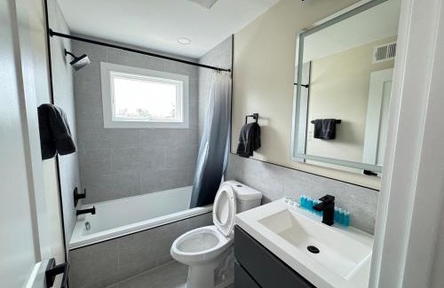 Columbia Heights Apartment | Modern Duplex 2BR near Metro
