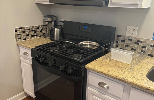 Woodlawn Condo | Modern Duplex-Obama & University Chicago Area 3BR, 2.5Bath. Enjoy entire unit.