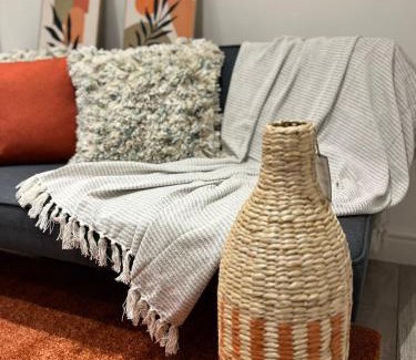 Ealing Apartment | Modern Ealing Broadway Apt -2 mins To Tube & Well-Equipped