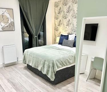 Ealing Apartment | Modern Ealing Broadway Apt -2 mins To Tube & Well-Equipped