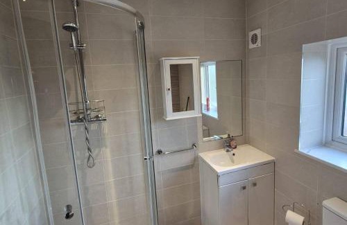 Elm Park House | Modern Easedale House - 3 Bed House in Hornchurch