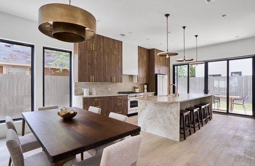 Holly House | Modern East Austin Retreat, Sleeps 8, Stylish Stay Near Downtown & Attractions