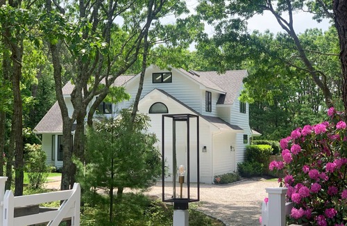 East Hampton House | MODERN EAST HAMPTON/WAINSCOTT/CLOSE TO SAG & EAST -POOL FENCE FOR FAMILY W/KIDS