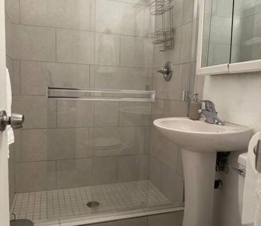 Grant Hill House | Modern Eclectic 1BR by Downtown, Airport & More