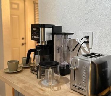 Grant Hill House | Modern Eclectic 1BR by Downtown, Airport & More