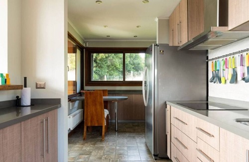 Villarrica House | Modern, Elegant Retreat with stunning Panoramic Views of Lake Villarrica!