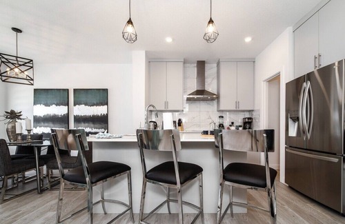 Leduc County House | Modern Executive Home-Sleeps12-KingBeds-FullHouse