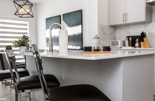 Leduc County House | Modern Executive Home-Sleeps12-KingBeds-FullHouse