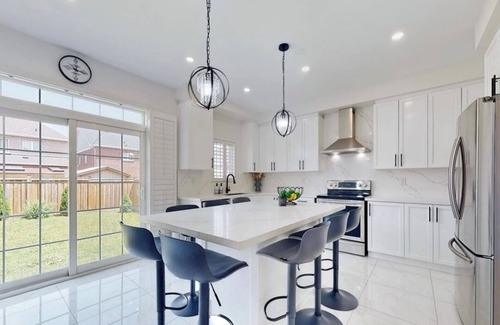 Durham Region House | Modern family friendly 4-bedroom home away from home in Oshawa!
