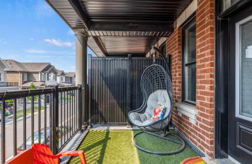 Halton Regional Municipality House | Modern Family Friendly 4BR Home Away From Home
