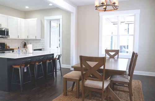 St. Louis House | Modern Family-Friendly Dogtown Stay in St. Louis. Safe, Zoo, Forest Park