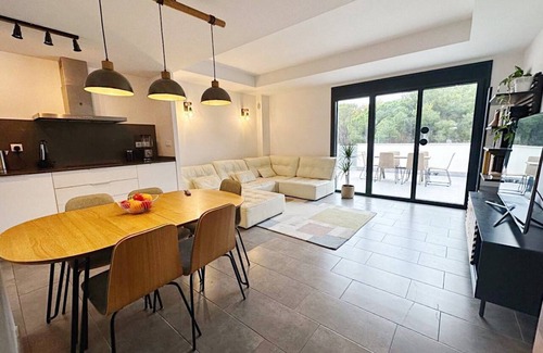 Altafulla House | Modern family home 2 min walk to the beach