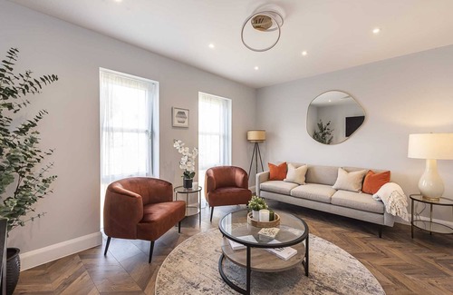 Tring House | Modern family home near London