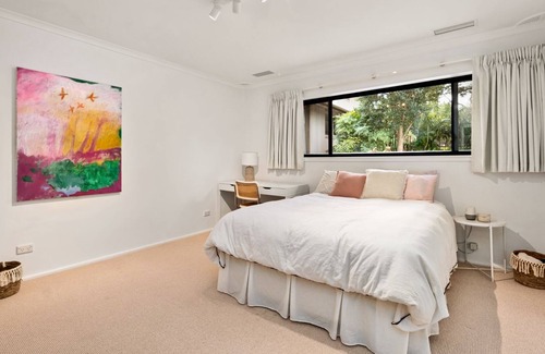Lindfield House | Modern Family Home, Quiet and Bright Living Spaces. Minutes to Train!