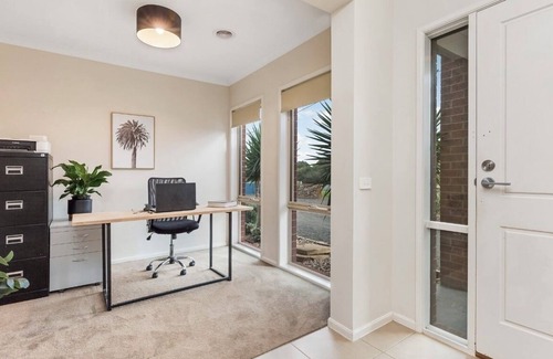 Carisbrook House | Modern family home with pool