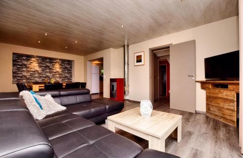 Samree House | Modern family home with wellness, cleaning included