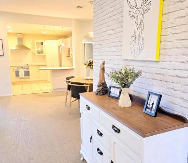 Clive House | Modern family oasis in Clive