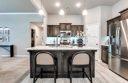 Midwest City House | Modern Family Retreat in Midwest City