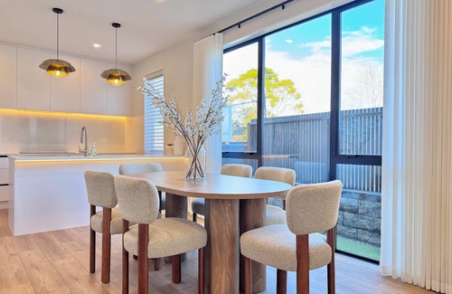 Auckland House | Modern Family St Heliers Stay 4BR & 1 Study vs AC