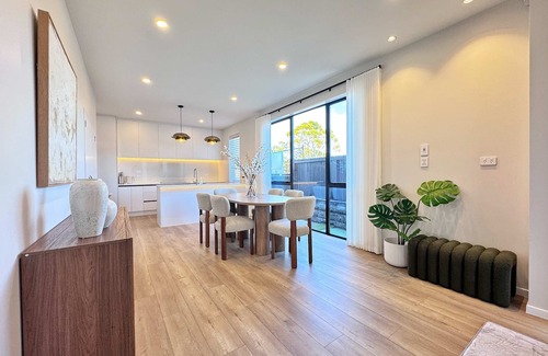 Auckland House | Modern Family St Heliers Stay 4BR & 1 Study vs AC
