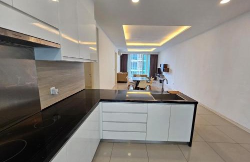Bunga Paya Pantai Apartment | Modern Family Suites 3 bedroom