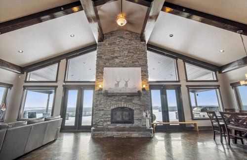 Division No. 11 Other | Modern Farm House | 11-Bed Home | Private 136 Acres | Pet Friendly