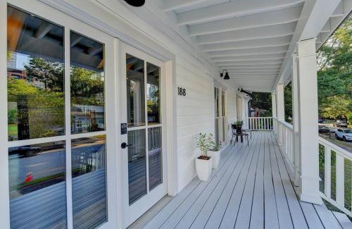 Home Park House | Modern Farm house in heart of the City- Sleeps 12