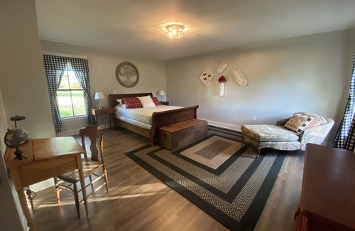 West Union Other | Modern Farmhouse, 3 bedrooms, 2 full baths, sleeps 8